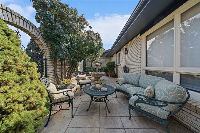 Foto del edificio - Gorgeous 4 bed 5 bath Luxury rental in Cherry Hills Village!