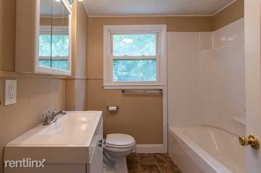 Building Photo - 3 br, 1 bath Apartment - 5 Carver St A Unit A