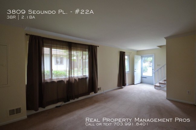 Building Photo - 2 LVL Townhouse/Condo in Alexandria