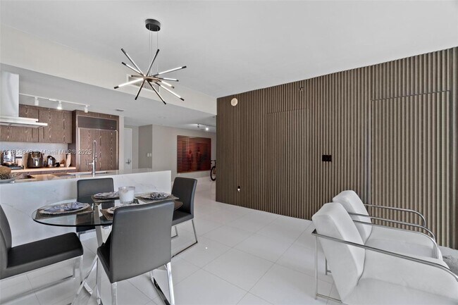 Building Photo - 495 Brickell Ave