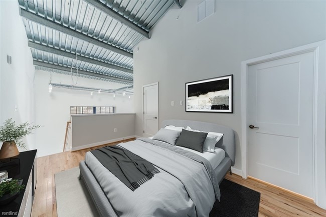 Building Photo - 1 br, 1.5 bath Apartment - 3801 Fleet St 202
