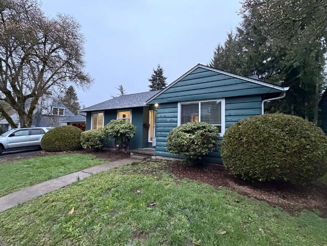 Building Photo - South Burlingame Classic Cottage, Gardners Welcome