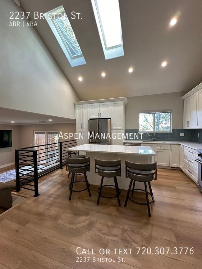 Foto del edificio - 2237 Bristol St