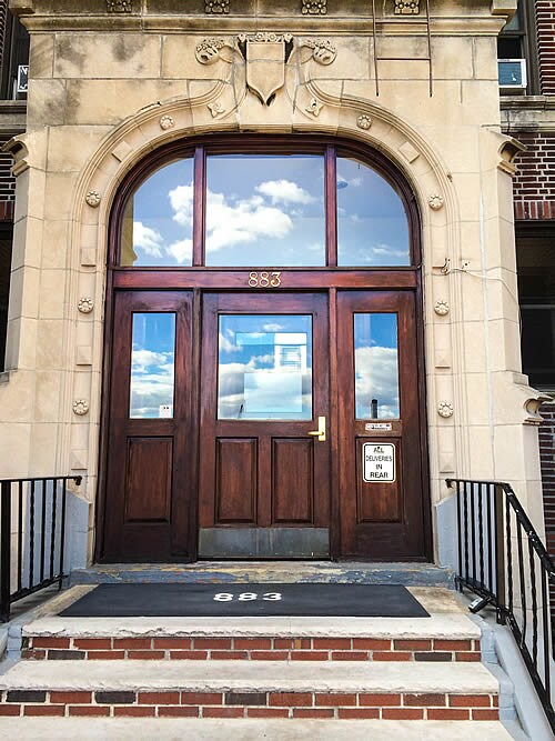 Main Lobby Enterance - 883 Boulevard E
