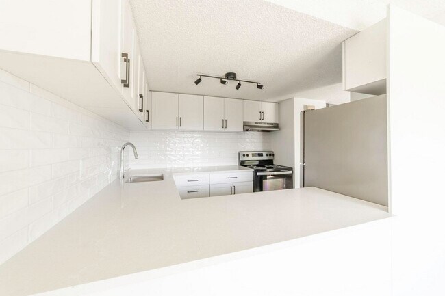 Building Photo - King's Alley