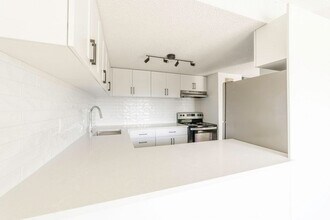 Building Photo - King's Alley