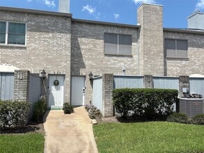 Building Photo - 622 Wilcrest Dr