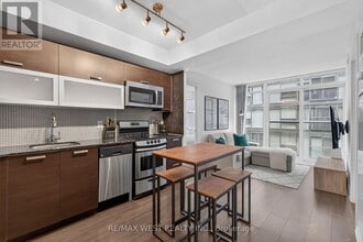 Building Photo - 36 Lisgar St