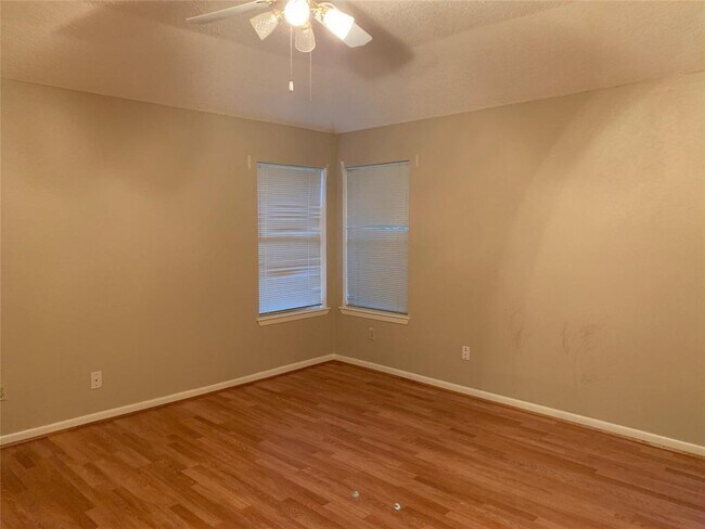Building Photo - 2910 Lakefield Way