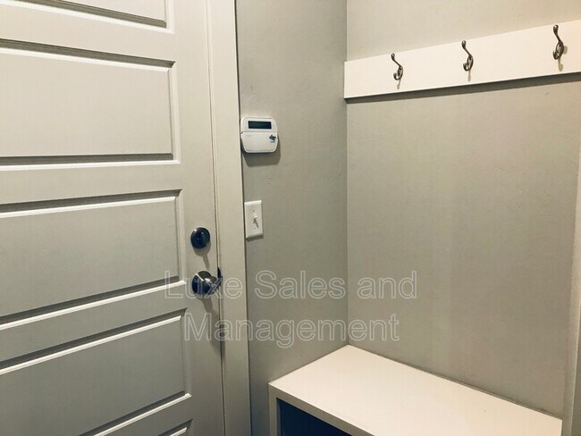 Foto del edificio - 17605 Hampton Park Dr