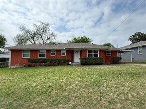Building Photo - 820 Carney Dr