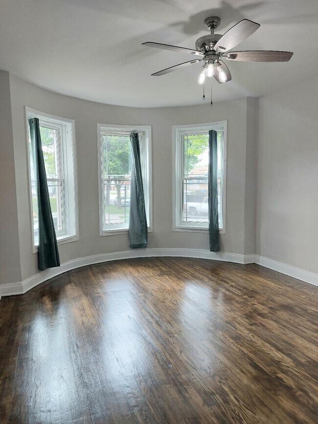 Foto del edificio - 5701 S Winchester Ave