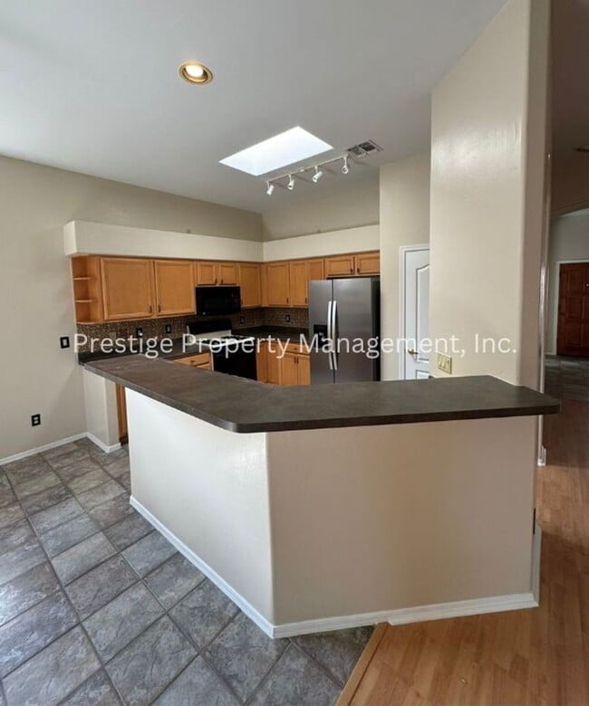 Building Photo - Stunning 3-bedroom 2-bathroom home in a ga...