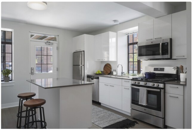 Foto del edificio - 2000 W Diversey Pkwy