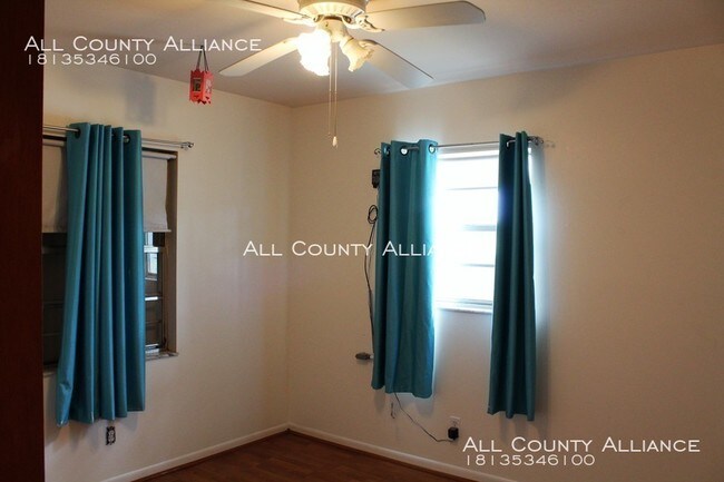 Building Photo - Must See Home on 5 Acres!