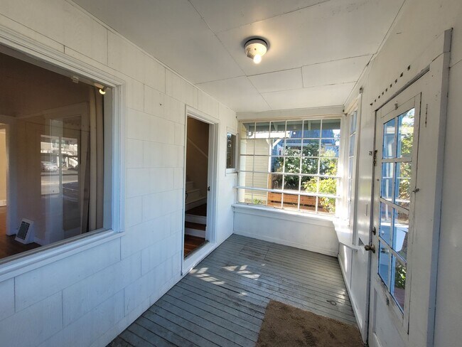 Foto del edificio - Classic Bellingham Home 3 Bed 2 Bath