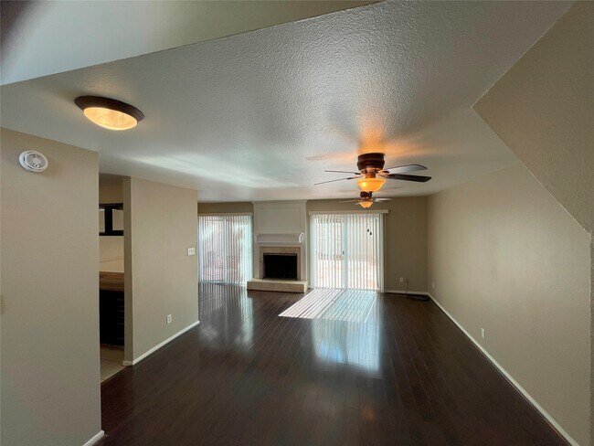 Foto del edificio - 12315 Glenview Dr