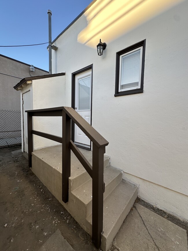 Building Photo - 1535 Freeman Ave