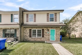 Building Photo - 5737 Dewsbury Ln