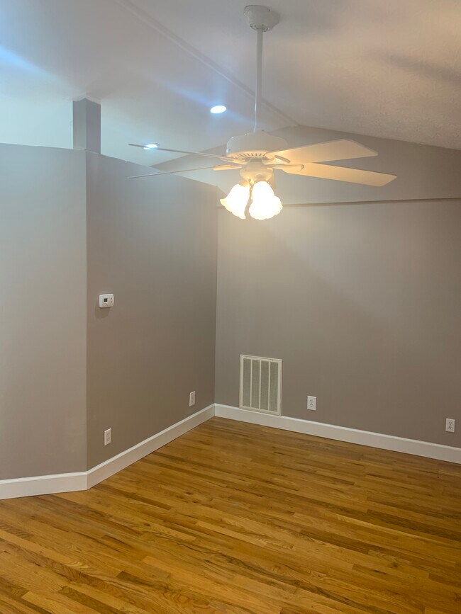 Building Photo - 104 Tourant Dr