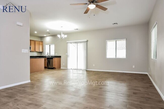 Foto del edificio - AVAILABLE NOW!!