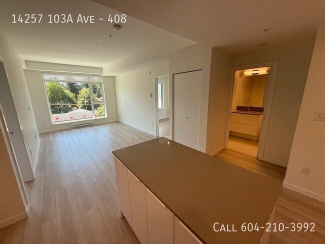 Building Photo - Bright & Modern 2 Bed Condo