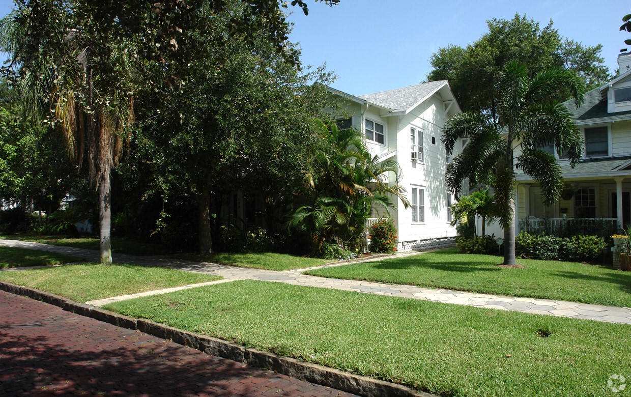 Building Photo - 125 8th Ave N