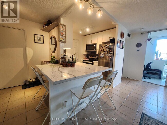 Photo du bâtiment - 330-330 McCowan Rd