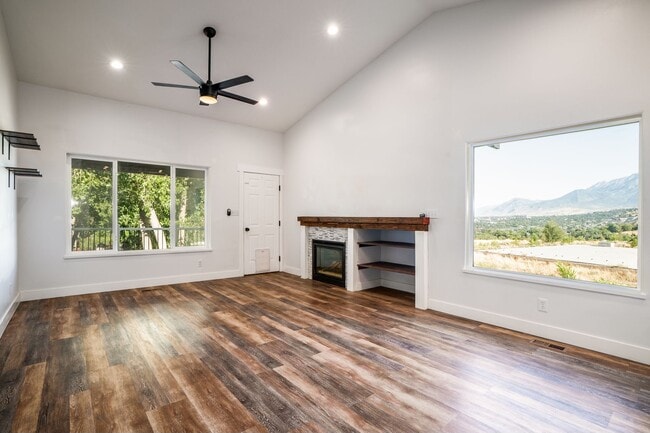 Upstairs Living - 694 S Slate Canyon Dr