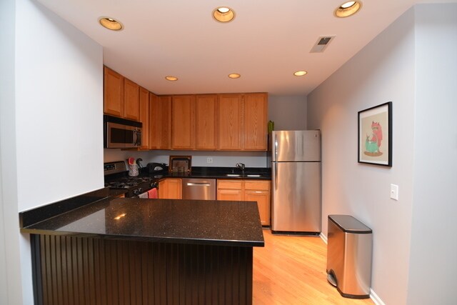 Building Photo - 3045 N Kenmore Ave