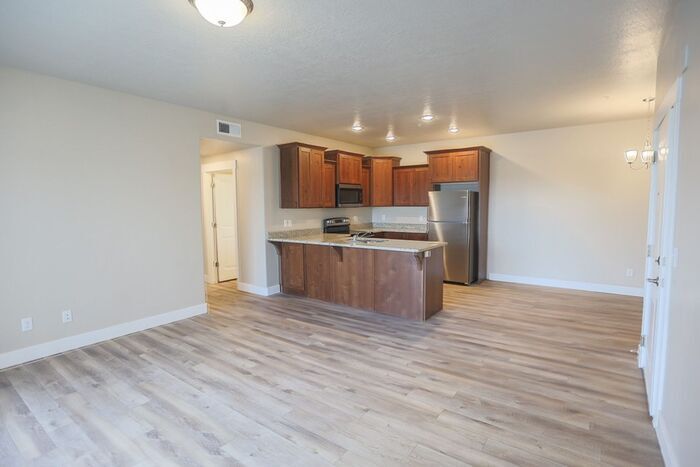 Primary Photo - 443 S 575 W