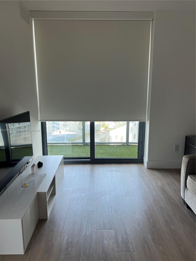 Foto del edificio - 501 NE 31st St