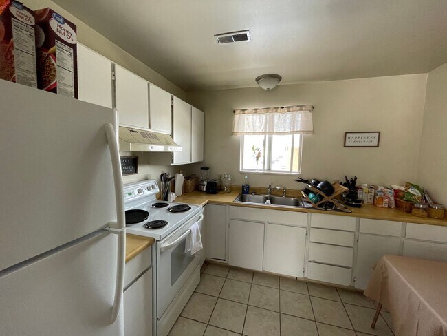 Foto del edificio - Upper Level 2 Bedroom 1 Bath in Provo! ENJOY $300 OFF YOUR FIRST MONTH'S RENT!!