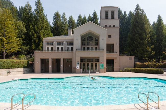 Piscina y centro recreativo 2 - 240 Caldecott Ln