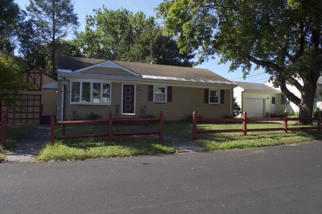 Building Photo - 6 Woodland St