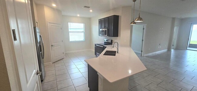 Building Photo - 212 Bergamot Lp