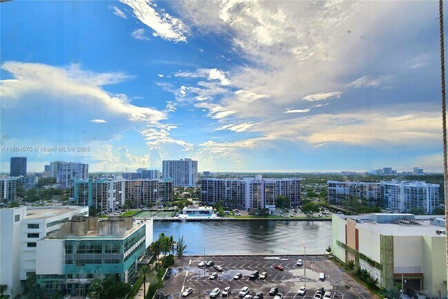 Building Photo - 3505 S Ocean Dr