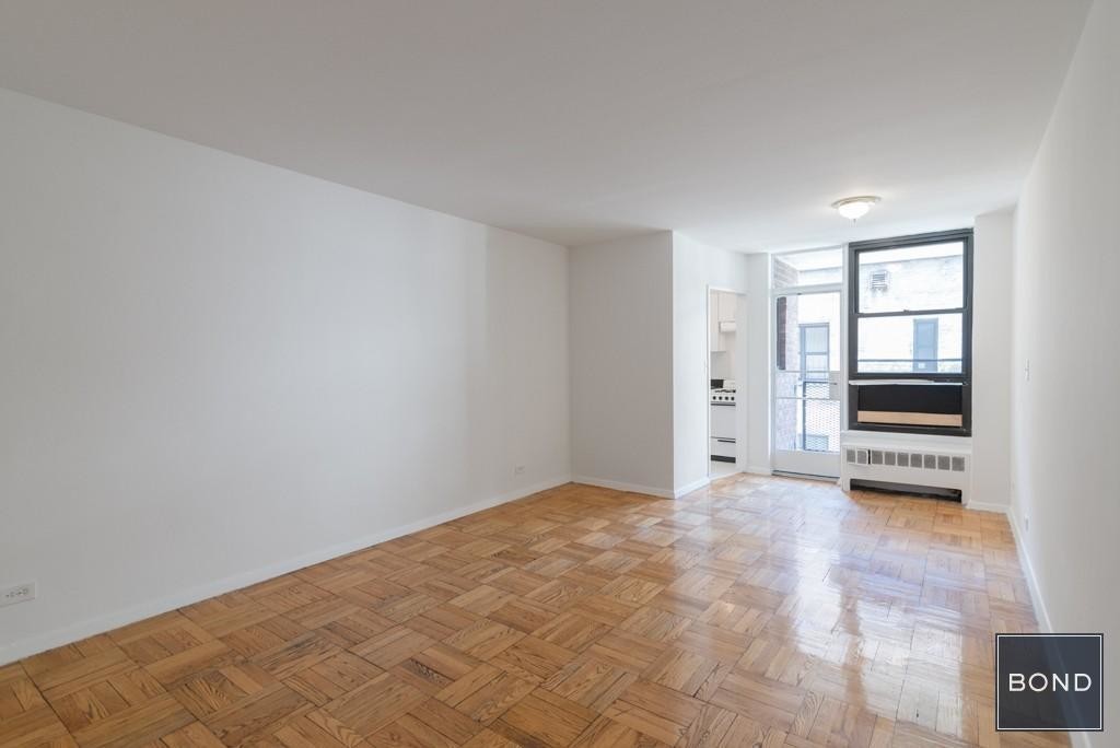 Foto principal - 165 E 35th St