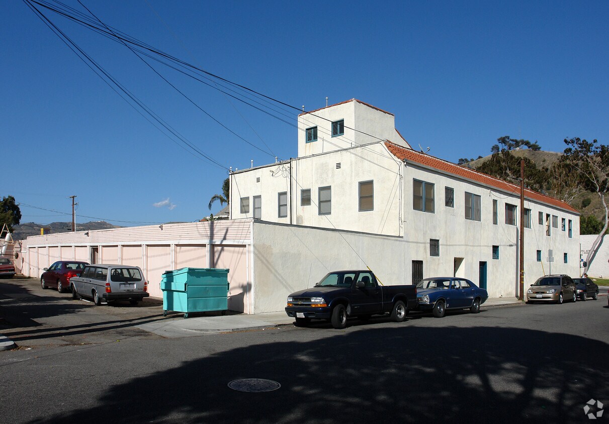 Building Photo - 553 N Ventura Ave