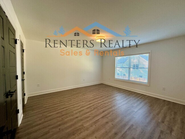 Building Photo - 3 Bedroom House with Privacy Fence