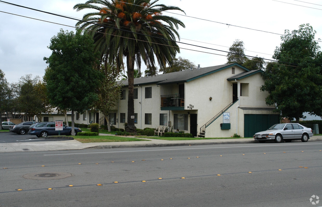 Primary Photo - 968-976 S Mollison Ave