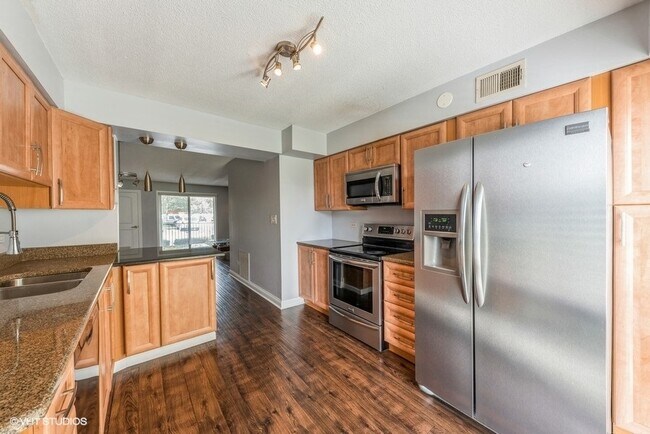 Foto del edificio - 5511 Chateau Dr