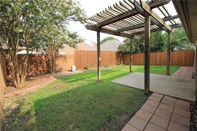 Building Photo - 2321 Mapleleaf Ln