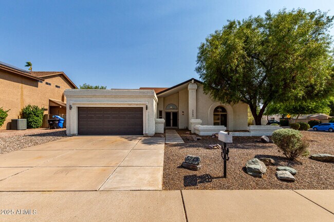 Foto del edificio - 5247 E Paradise Ln
