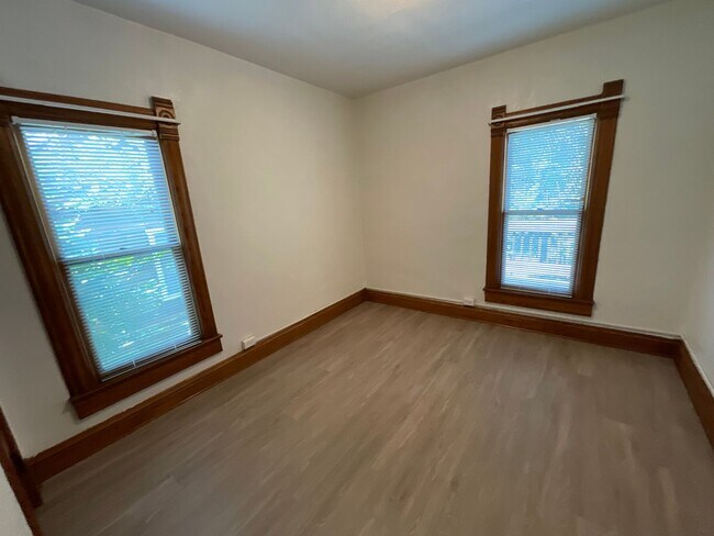 Building Photo - 2110 Grove