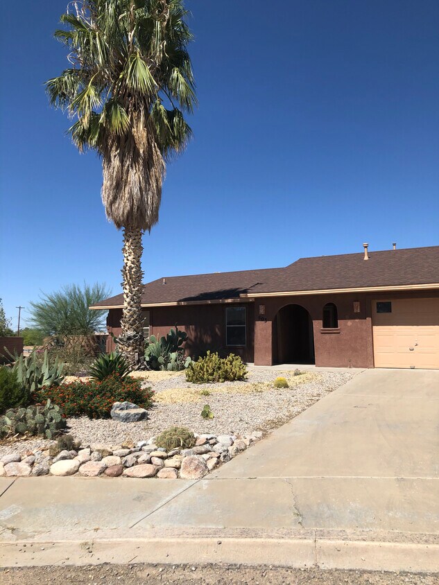 Primary Photo - 903 San Miguel St