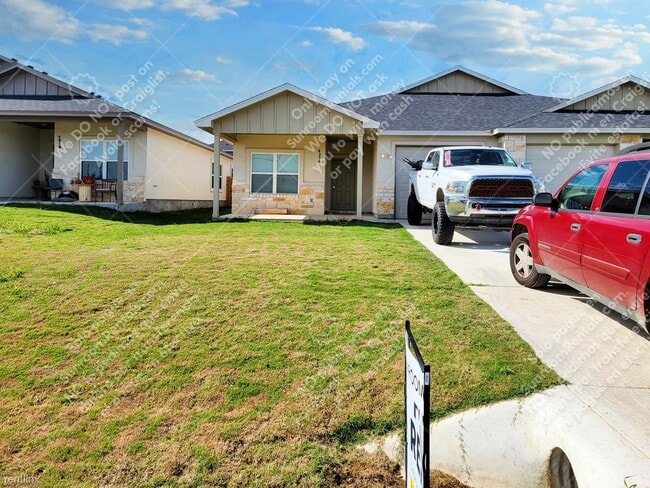 Building Photo - 3 br, 2 bath Duplex - 437 County Rd 306 A A