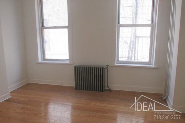 Primary Photo - 125 Linden St