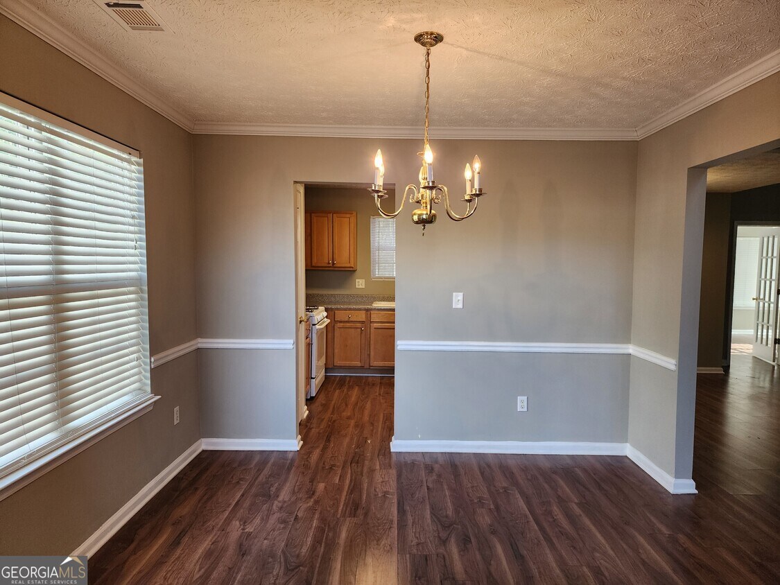 Building Photo - 7586 Broadhurst Dr