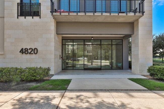 Building Photo - 4820 Caroline St